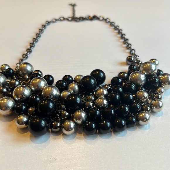 Beaded necklace - Picture 2 of 3